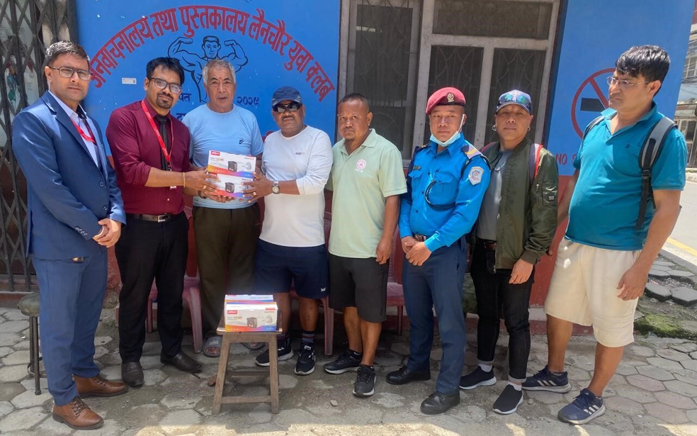 आइएमई लाइफ इन्स्योरेन्सद्वारा लैनचौर युवा क्लबलाई सीसीटीभी क्यामेरा हस्तान्तरण